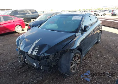 2017 Hyundai Elantra Value Edition z USA, uszkodzony, nr VIN 5NPD84LF1HH172893